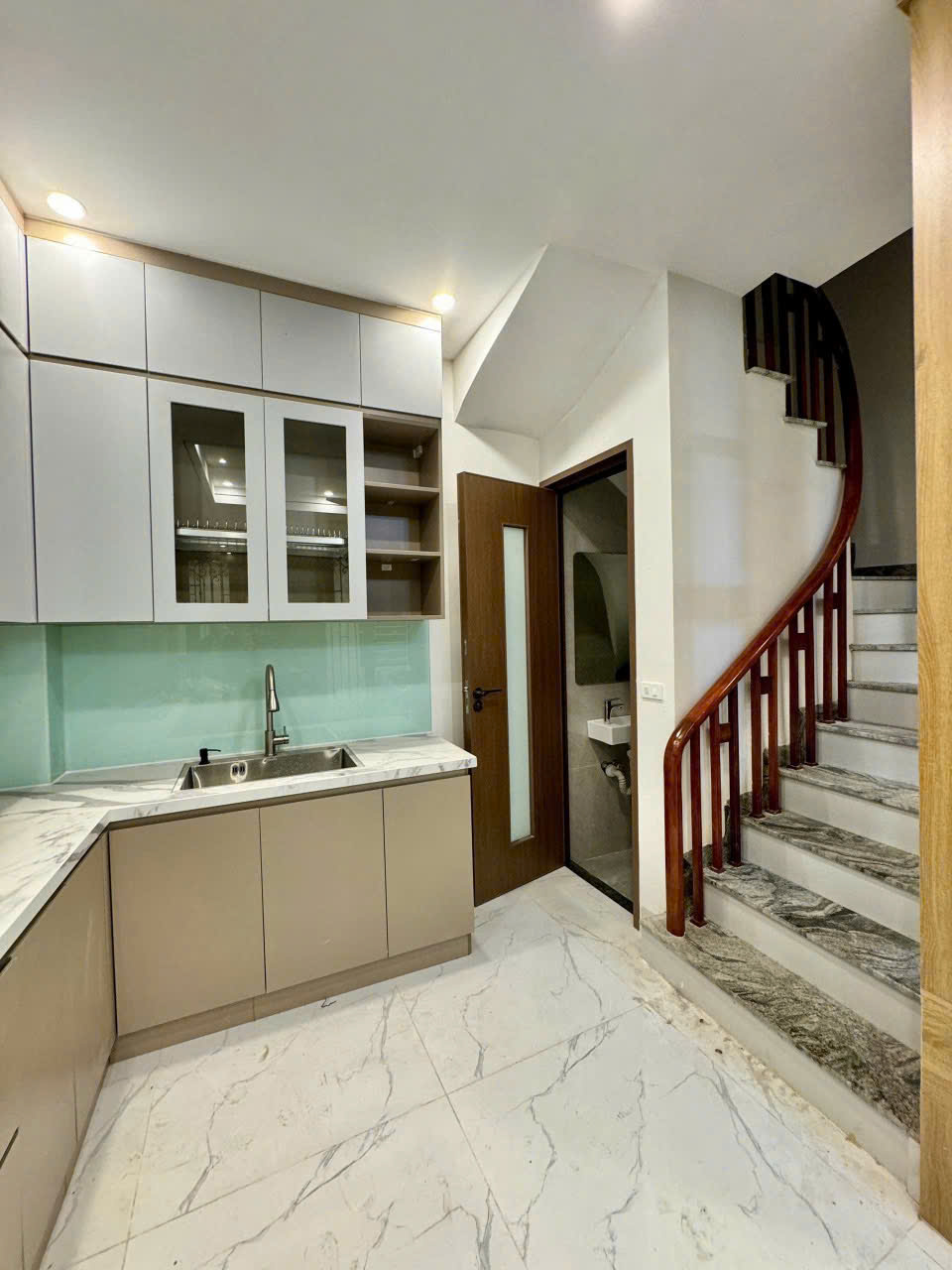 CHO THUÊ NHÀ MỚI TINH – THANH AM – LONG BIÊN - 5 TẦNG – 3 NGỦ – GIÁ 10 TRIỆU/THÁNG