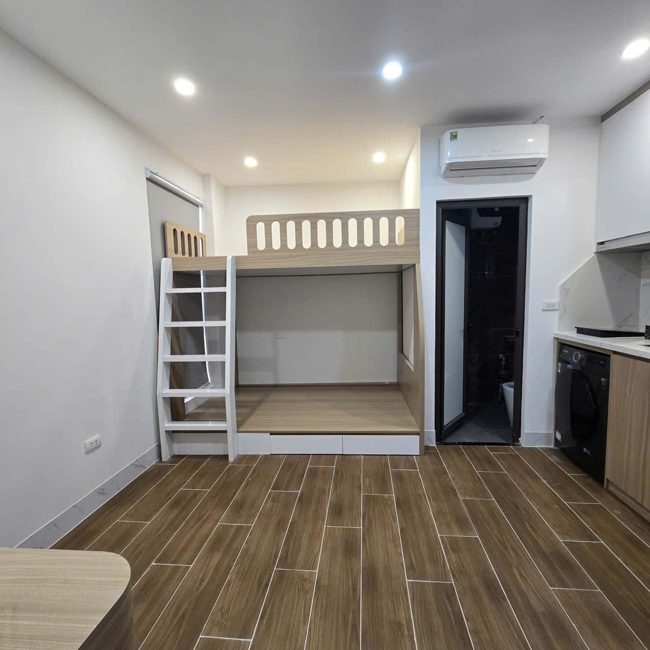 NHÀ MỚI - GẦN PHỐ - GẦN Ô TÔ TRÁNH - 7 TẦNG THANG MÁY - 10 PHÒNG KHÉP KÍN FULL ĐỒ - DOANH THU 70TR/THÁNG