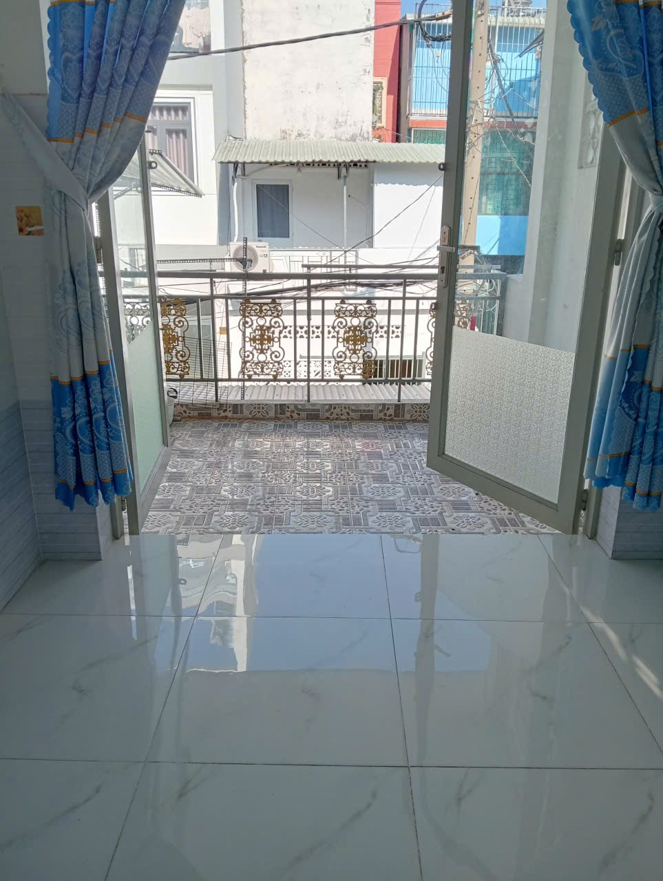 cho thuê phòng trọ đẹp 11 - giờ giấc tự do, có ban công , cửa sổ thoáng mát