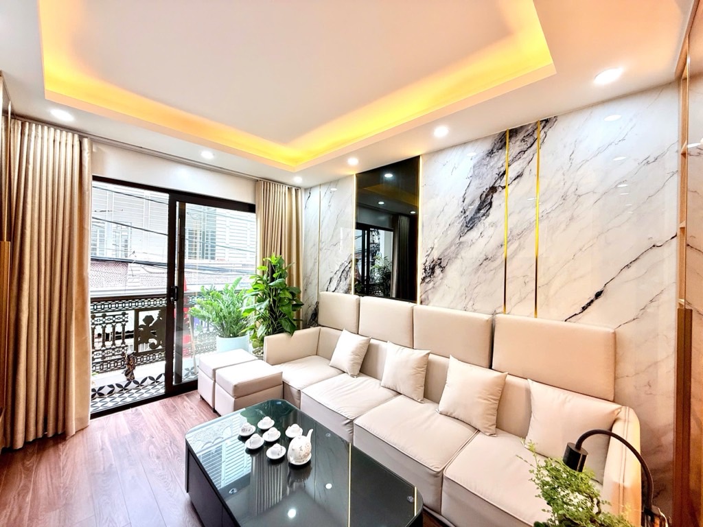 Nguyễn Chính, ô tô tải tránh đỗ, 3 thoáng, ngôi nhà của người thành đạt