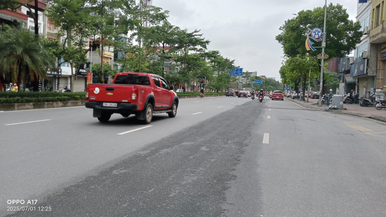 BÁN ĐẤT NGỌC THỤY - VỊ TRÍ ĐẮC ĐỊA TRUNG TÂM
???? Diện tích: 176m²
???? Mặt tiền: 7.6m – Hậu: 8.5m
???? Đường rộng, có vỉa hè, ô tô tránh nhau thoải mái
???? Giá bán: 43 tỷ