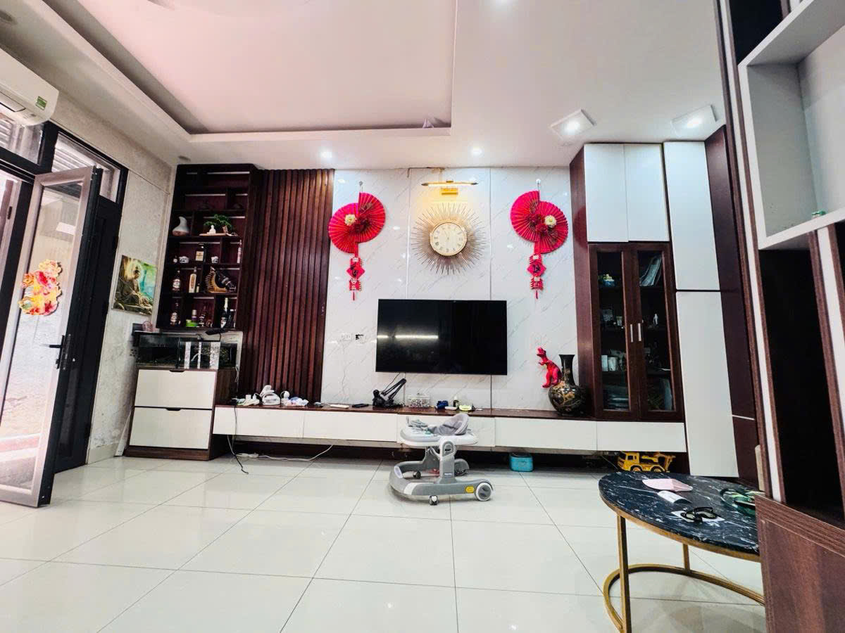 Bán nhà Bồ Đề 34m 5 tầng MT5.4m 7m ra ô tô tránh nhỉnh 8 tỷ