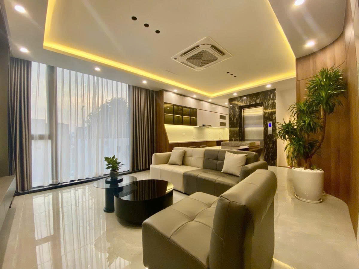 Bán nhà Ngô Gia Tự 45m 6 tầng MT5m thang máy 30m ra ô tô tránh giá 11 tỷ