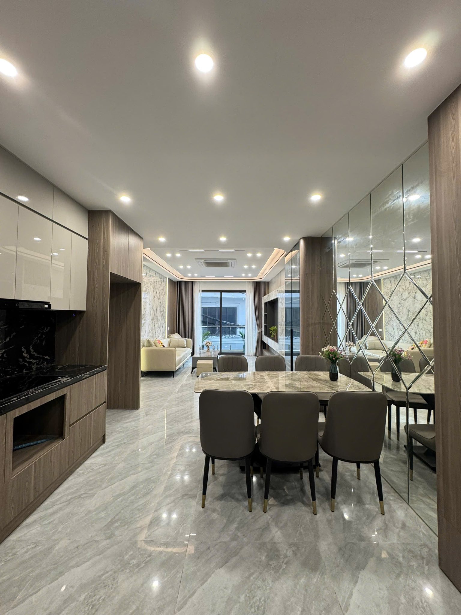 TRUNG TÂM PHỐ BỒ ĐỀ 58M2, 6T, GARA 2 Ô TÔ, SỐNG SANG CẠNH PHỐ CỔ - NHỈNH 18 TỶ