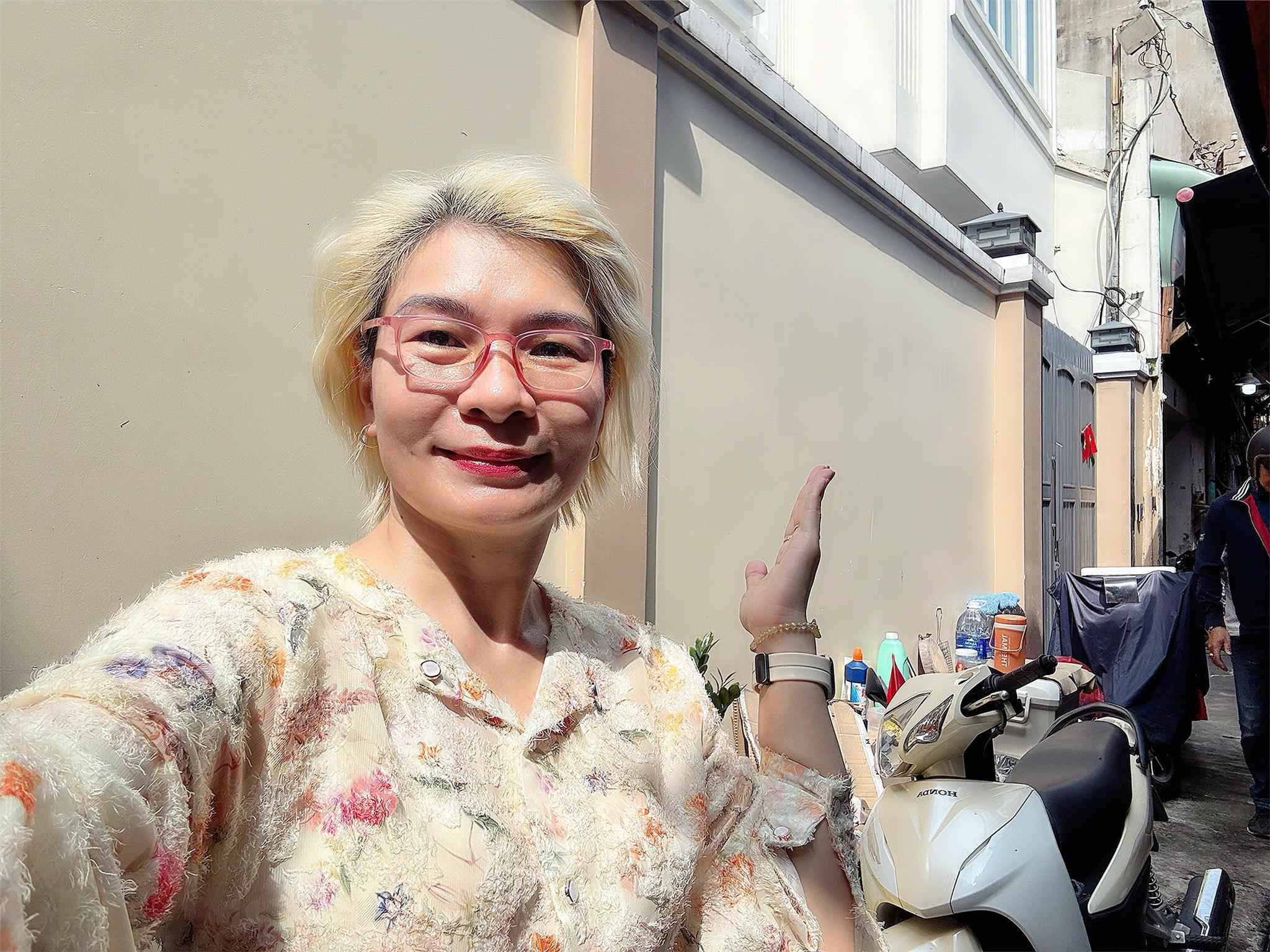 CHÍNH CHỦ 1 ĐỜI CHƯA QUA ĐẦU TƯ - MẶT TIỀN HẺM XE HƠI Đ. THỦ KHOA HUÂN, QUẬN 1 - VÀI BƯỚC RA CHỢ BẾN THÀNH NHỘN NHỊP KINH DOANH - GIANG GIANG: 093.86.76.685