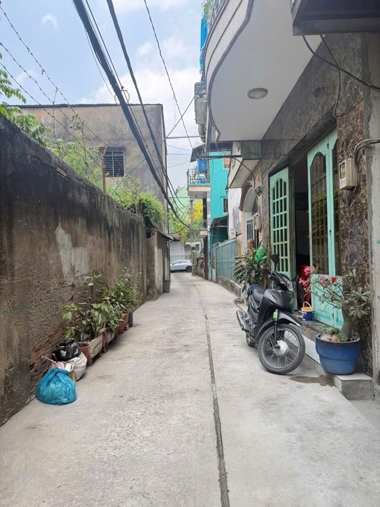 Hẻm 1 Sẹc - Đường 5M - Bình Tân - Nhà Đẹp - Gần Chợ - 29M2 - 2 TẦNG - 3 Tỷ Nhỉnh
