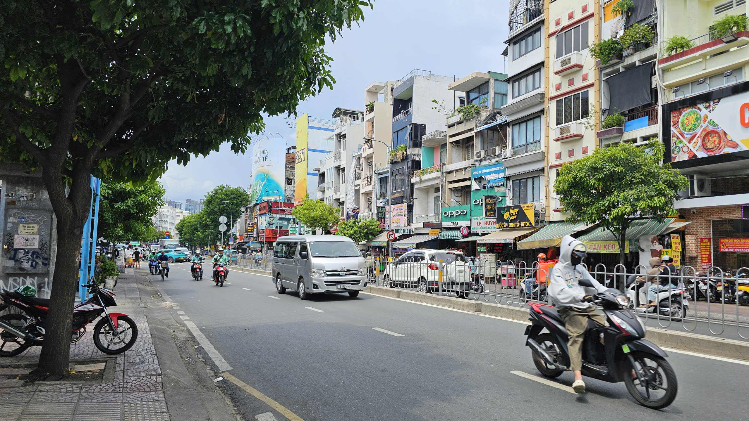 bán nhà Sát mặt tiền Hoàng Diệu Q4 

HƠN 3 Đ CẠNH Q1