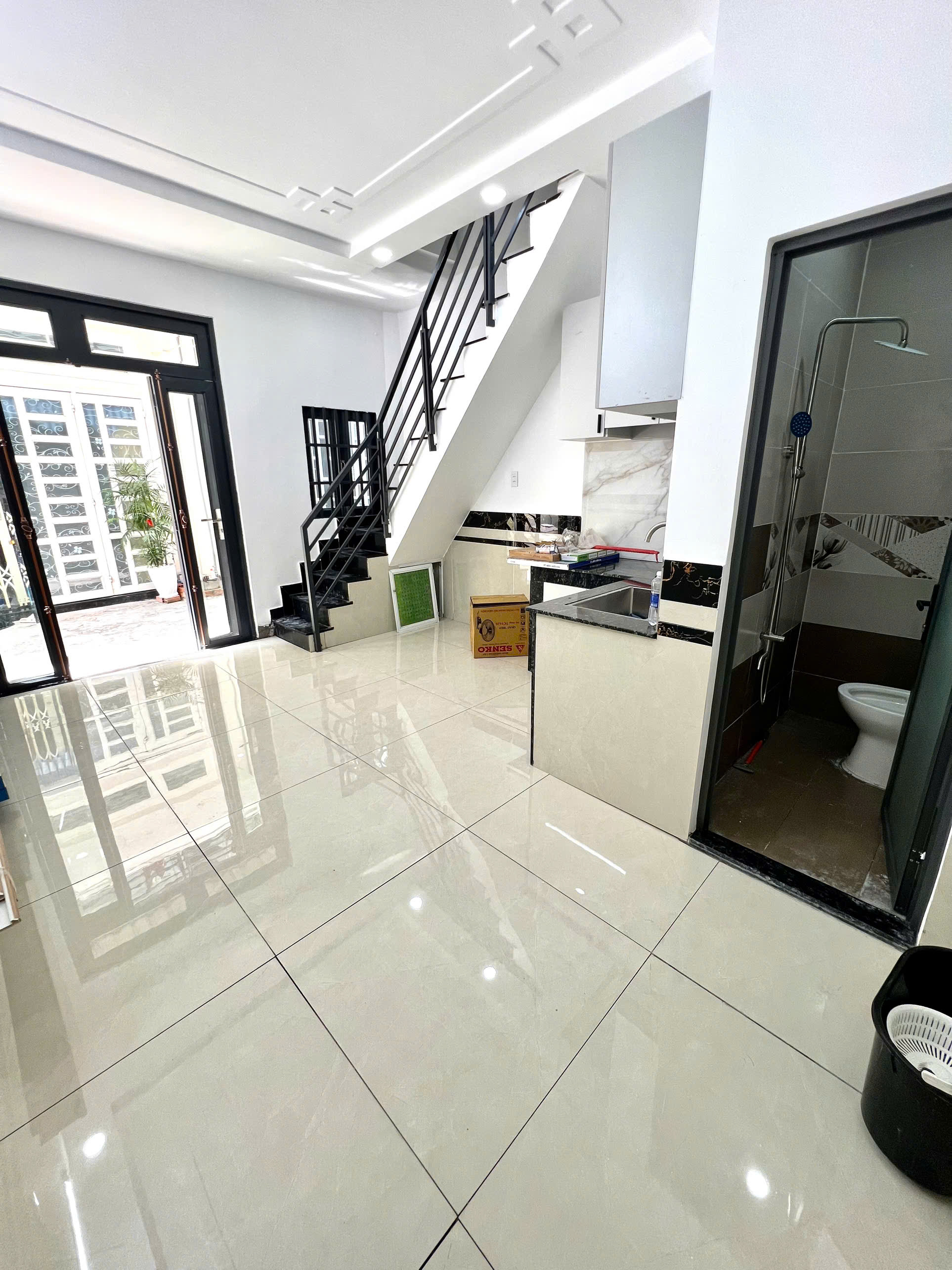 bán nhà đường trương thị hoa  quận 12 giá 2.3 tỷ tl 2pn , 2 wc hẻm xe hơi