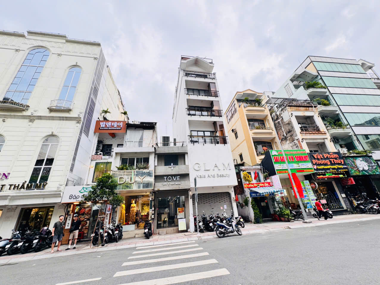 QUẬN 1: BÁN NHÀ 4 TẦNG MẶT TIỀN LÊ THỊ RIÊNG, P.BẾN THÀNH- DT ĐẸP 3,5M*15M VUÔNG ĐẸP- ĐANG CHO NHÀ HÀNG HÀN KD DÒNG TIỀN ĐỀU- 0938676685 GIANG GIANG