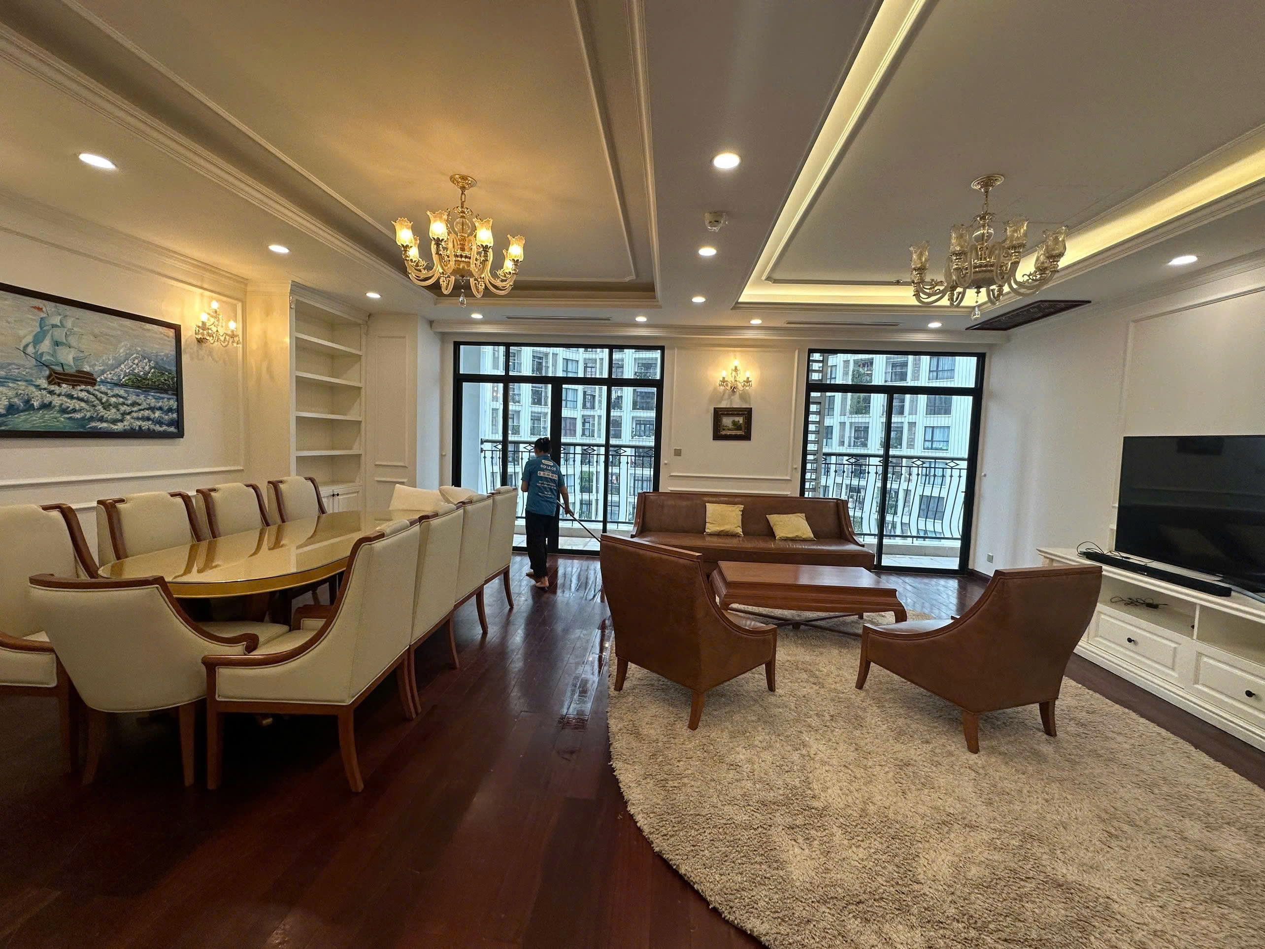 Cho thuê căn 221m2 ại ROYAL CITY , giá  50 triệu / tháng , LH  584146888 khi cần thuê chung cư