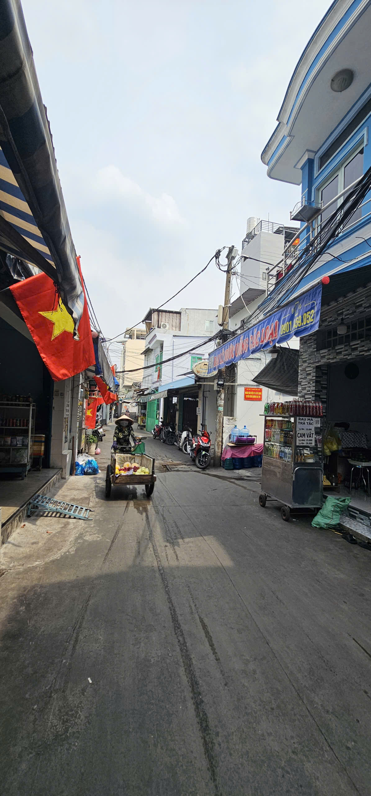 Sát mặt tiền xe hơi Vf5 Q4 
Nhà mới xây NGANG 5 DÀI 6.9 M  có 3 đ