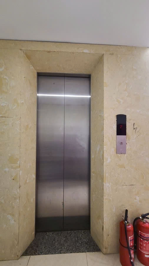 Cho thuê nhà mới, căn góc, Thái Hà, thang máy; vỉa hè 95m2* 5T- 32 Tr