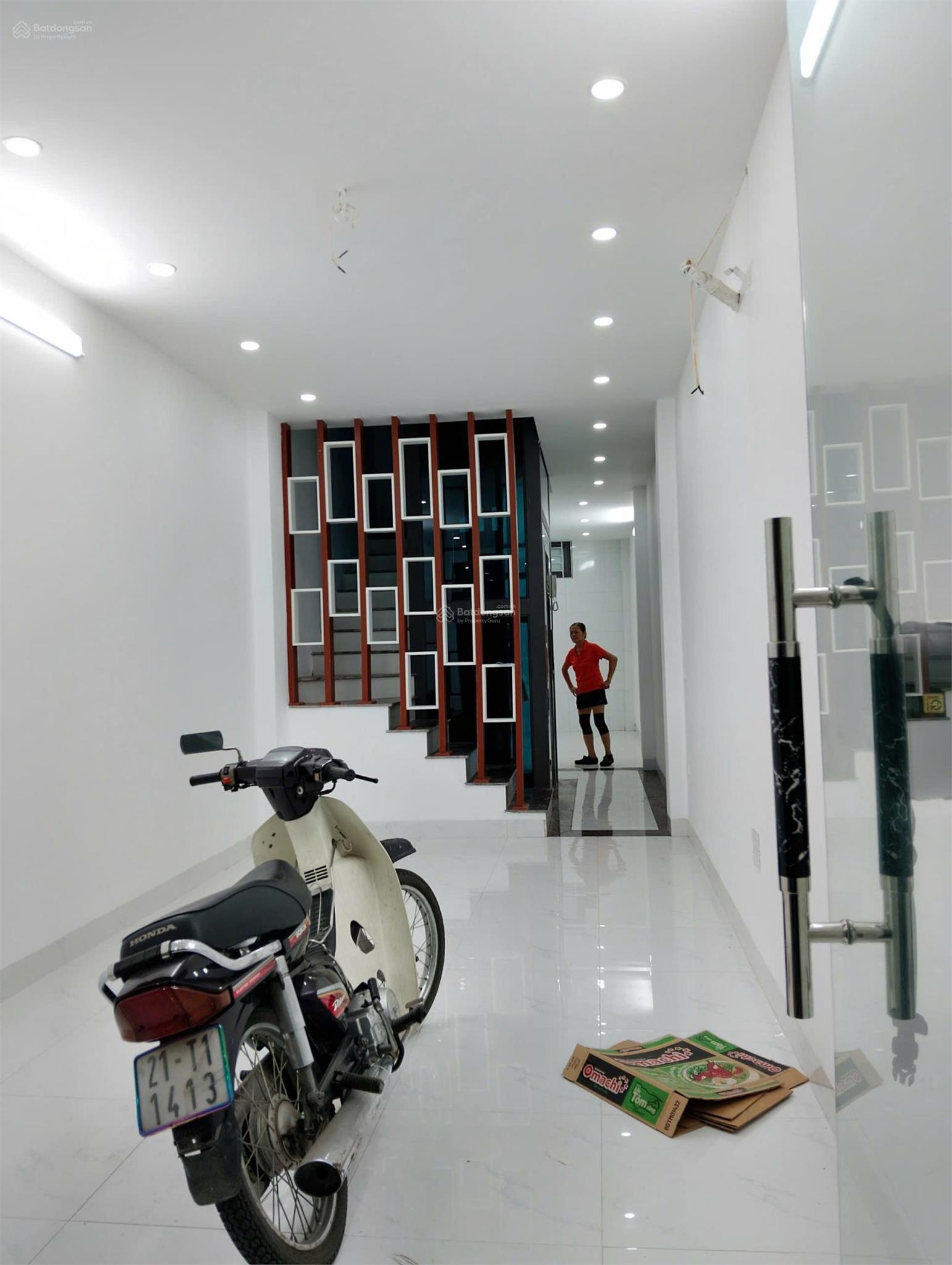 Chủ hạ giá nhà cần bay luôn ô tô tải vào tận cửa- xuân la, tây hồ