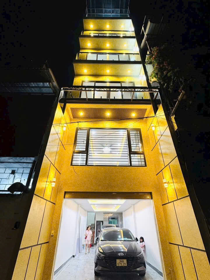 Phố Trạm, Long Biên  DT 60m - MT 4m  7 tầng thang máy  Chỉ hơn 19 tỷ