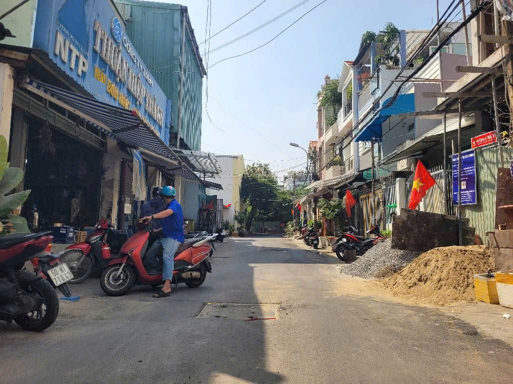 Hẻm 2/ - Đường Xe Hơi Thông - 10 TỶ NHỈNH - BÌNH TÂN - Nhà Đẹp - Giáp Lý Chiêu Hoàng - 100M2(4*25) - 5 TẦNG - 6PN