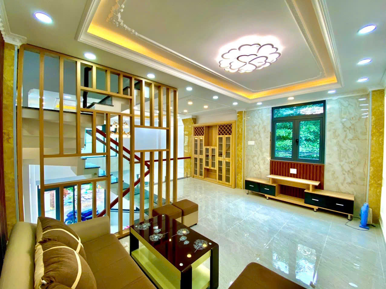 Chính chủ bán nhà 4 lầu DTSD 200m2 góc 2 mặt tiền HXH đường Cây Keo