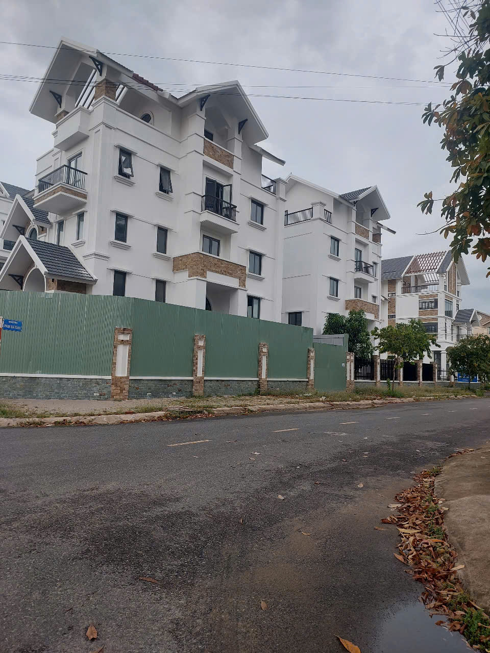 Bán nhà mặt tiền hẻm đường 28,gần bệnh viện Lê Văn Thịnh,100m2 chỉ với 6,5 tỷ