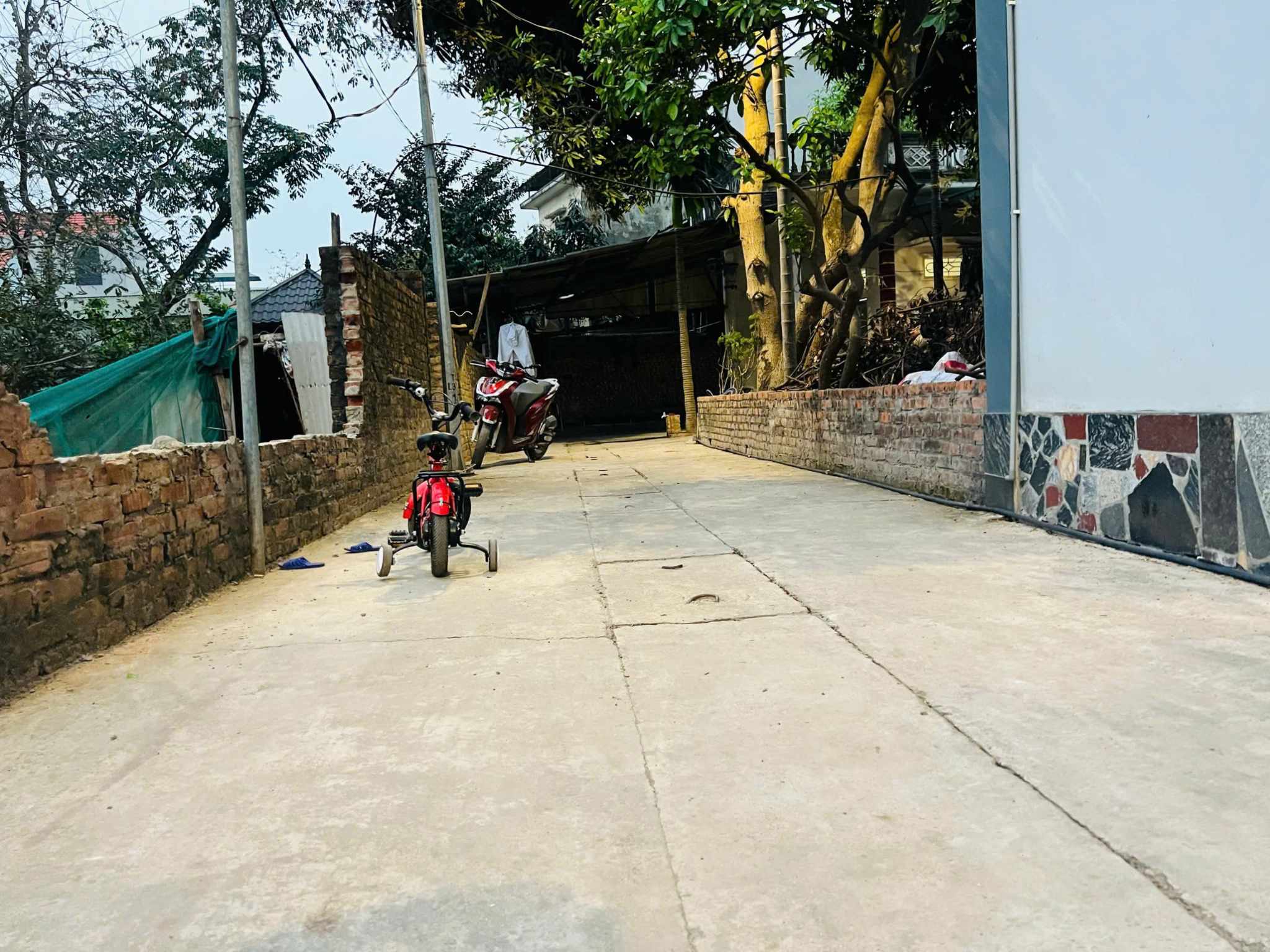 ANH CHI EM CẦN TÌM CHỦ MỚI CHO MẢNH ĐẤT 54M2 GIÁ 70TR/M2 ANH CHỊ EM NÀO CÓ NHU CẦU XIN LIÊN HÊ 0904711983,(ZALO)