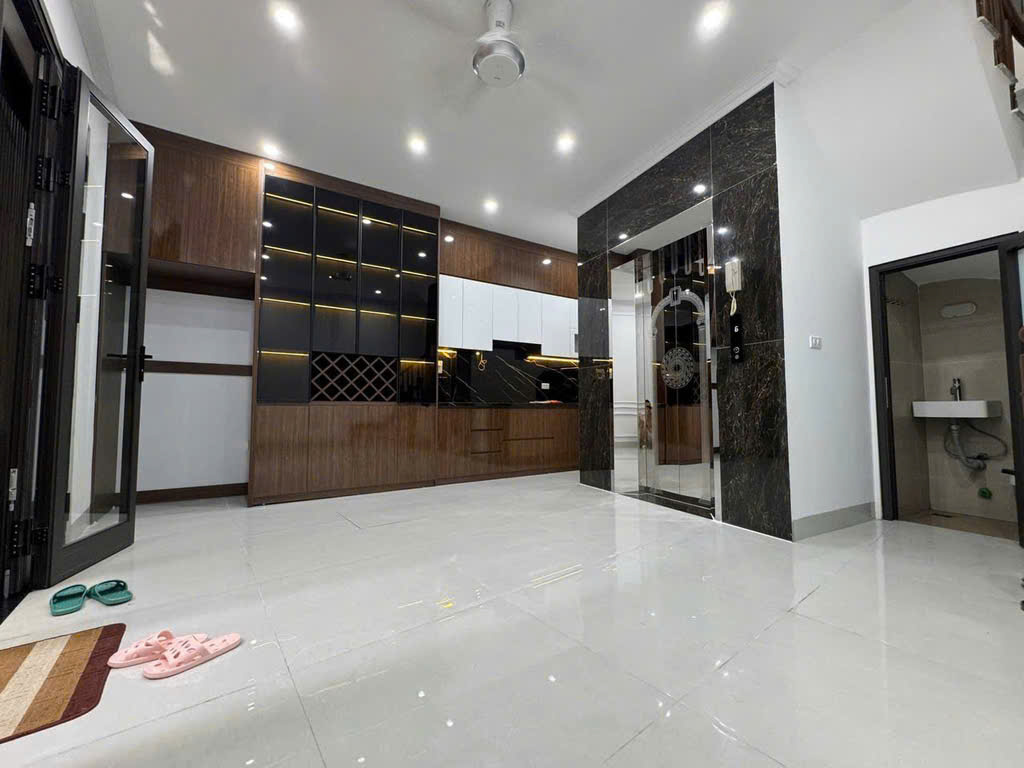 NHÀ GẦN CHỢ CỔ NHUẾ – 6 TẦNG x 34M2 - THANG MÁY – SỔ ĐỎ SẴN