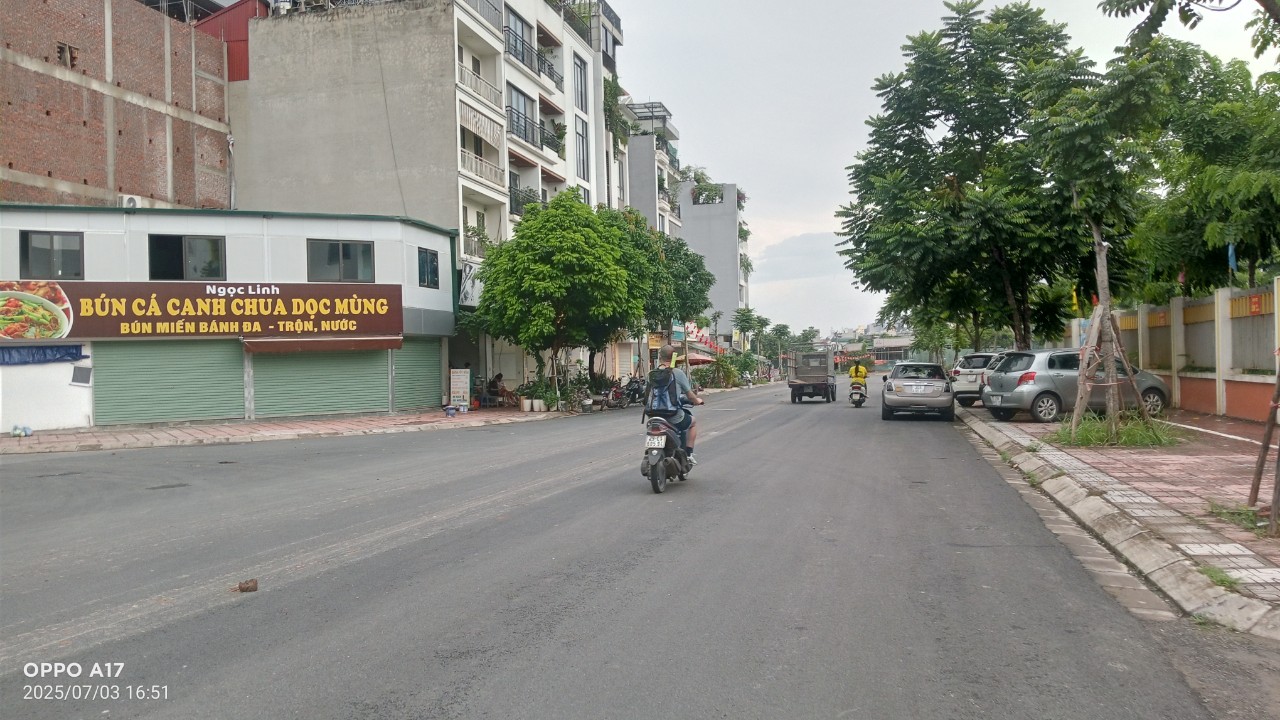BÁN ĐẤT TÁI ĐỊNH CƯ NGỌC THỤY - DIỆN TÍCH HIẾM 63M2 ????

Hiện tại khu tái định cư Ngọc Thụy đa phần là các lô 90m², rất hiếm có lô nhỏ. Nay xuất hiện duy nhất một lô diện tích 63m², phù hợp với nhu cầu tài chính vừa phải mà vẫn muốn sở hữu đất khu vực 