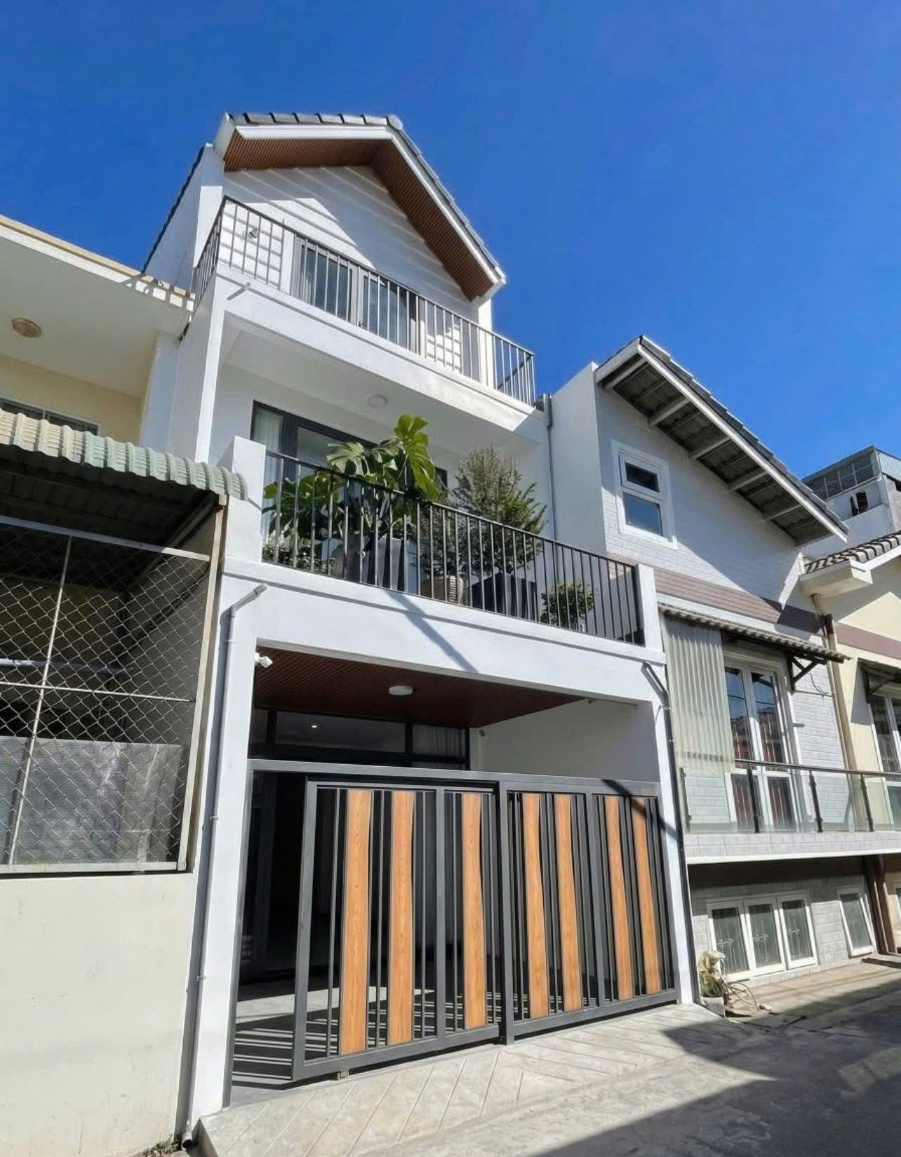 HẠ GIÁ BÁN GẤP – NHÀ MỚI GẦN CHỢ NGÔ QUYỀN – CÓ SÂN Ô TÔ CHỈ 5,7 TỶ