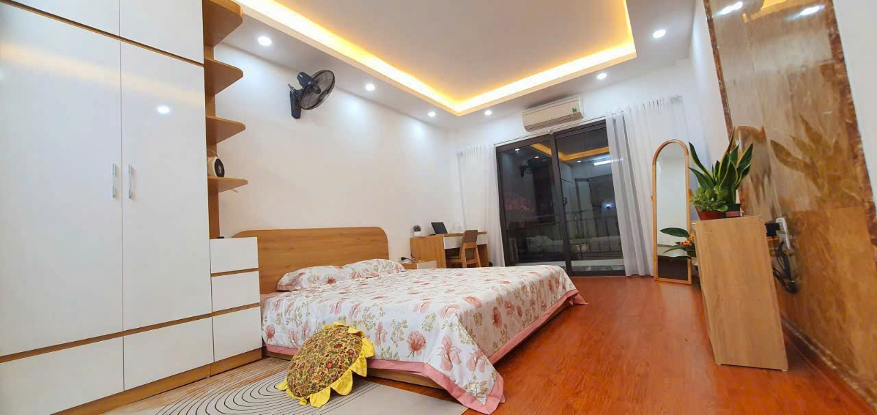 BÁN NHÀ MỚI XÂY – TRUNG TÂM NGỌC THỤY – Ô TÔ ĐỖ CỬA – GẦN TRƯỜNG VIỆT PHÁP