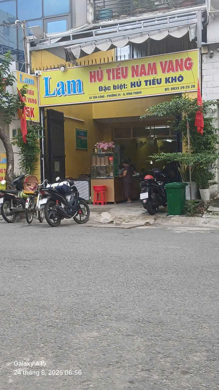 Bình Thạnh ! Cho thuê mặt bằng, diện tích 70m2 ( sảnh 4m x 12m , sân 5m x 5m ) Tel : Lam 09379139 … chính chủ