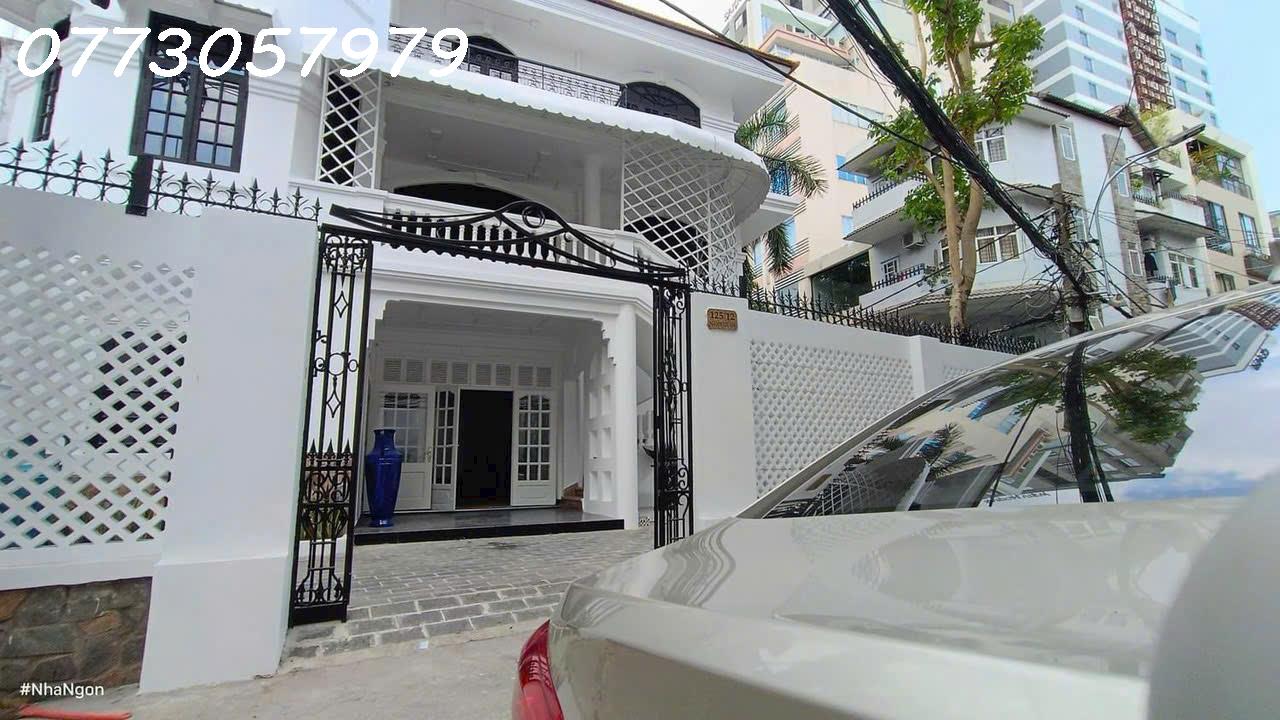 GÓC 3 MẶT TIỀN NGUYỄN CỬU VÂN, P.17, BÌNH THẠNH 15X20M, HĐT 120TR CHỈ 52 TỶ TL