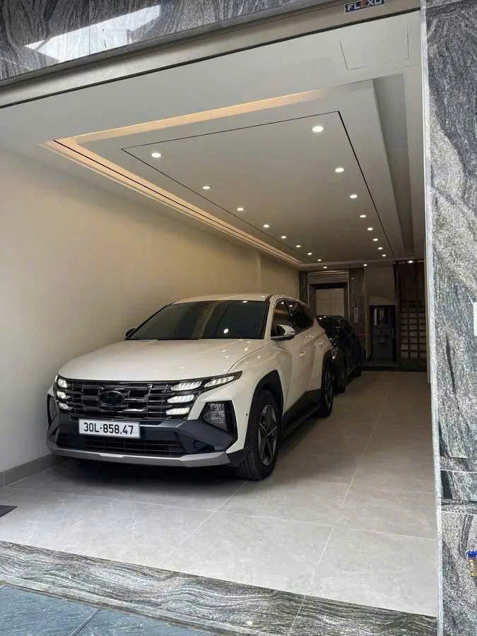 Phố Bồ Đề  DT 60m - MT 4m xây 6 tầng lầu  Gara 2 oto  Chỉ 1x tỷ là trao chìa khoá