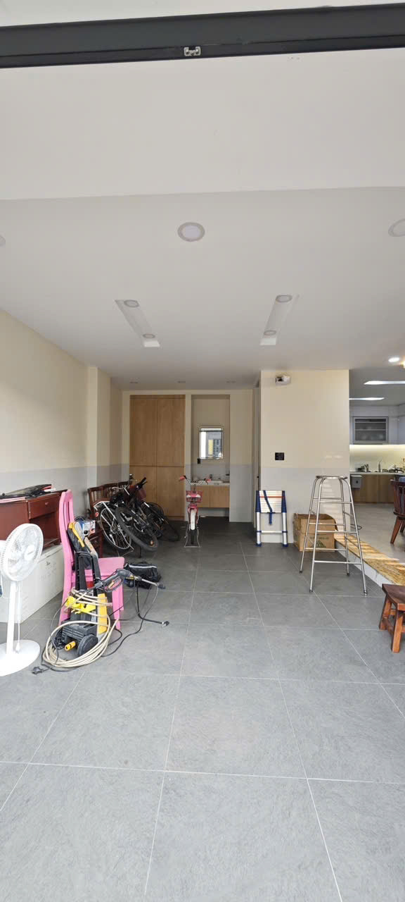 Bán nhà Hoàng Hoa Thám -HXH 7 chỗ- 92m2 - ngang 9m -4 tầng - 6PN -giá chỉ 13.x tỷ