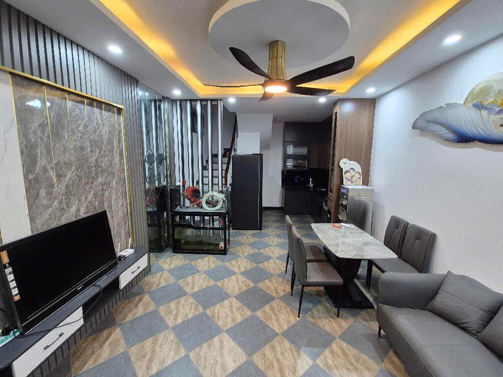 nhà Thanh Xuân 38m 5 tầng, chỉ 8,5 tỷ, lô góc, xây tâm huyết, đủ nội thất