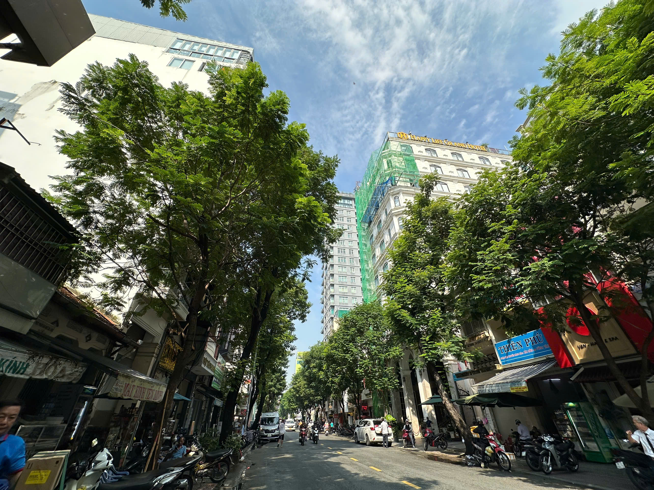 BÁN NHÀ ĐẤT KHUÔN VIÊN ĐẸP MẶT TIỀN TRẦN HƯNG ĐẠO, P. CÔ GIANG, Q1. DT: 15X35M, HĐ THUÊ 200TR. QHXD HẦM 10 TẦNG