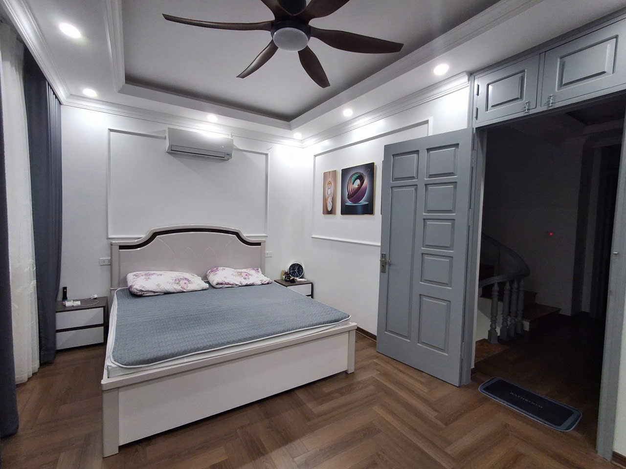 BÁN BIỆT THỰ SÂN VƯỜN – LÔ GÓC 3 THOÁNG – FULL NỘI THẤT CAO CẤP ????
???? Ngô Gia Tự – 125m²  MT 7.4m  3 tầng  Giá 18.5 TỶ – Long Biên