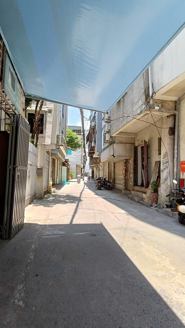 BÁN NHÀ NGÔ GIA TỰ – Ô TÔ TRÁNH – KD TỐT – GARA – DIỆN TÍCH 200M² – XÂY CCMN ĐẸP ????
???? 153m² sổ + 30m² ngoài sổ  MT 5.6m  3 tầng  Giá 31 TỶ – Long Biên