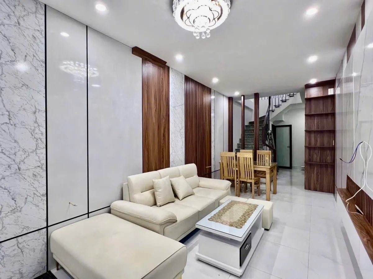 Giá Tốt Có 102. Trung Tâm Bồ Đề Chỉ 8.x Tỷ, 41m2, 4 Phòng Ngủ, Ô Tô Cạnh Nhà, Full NT