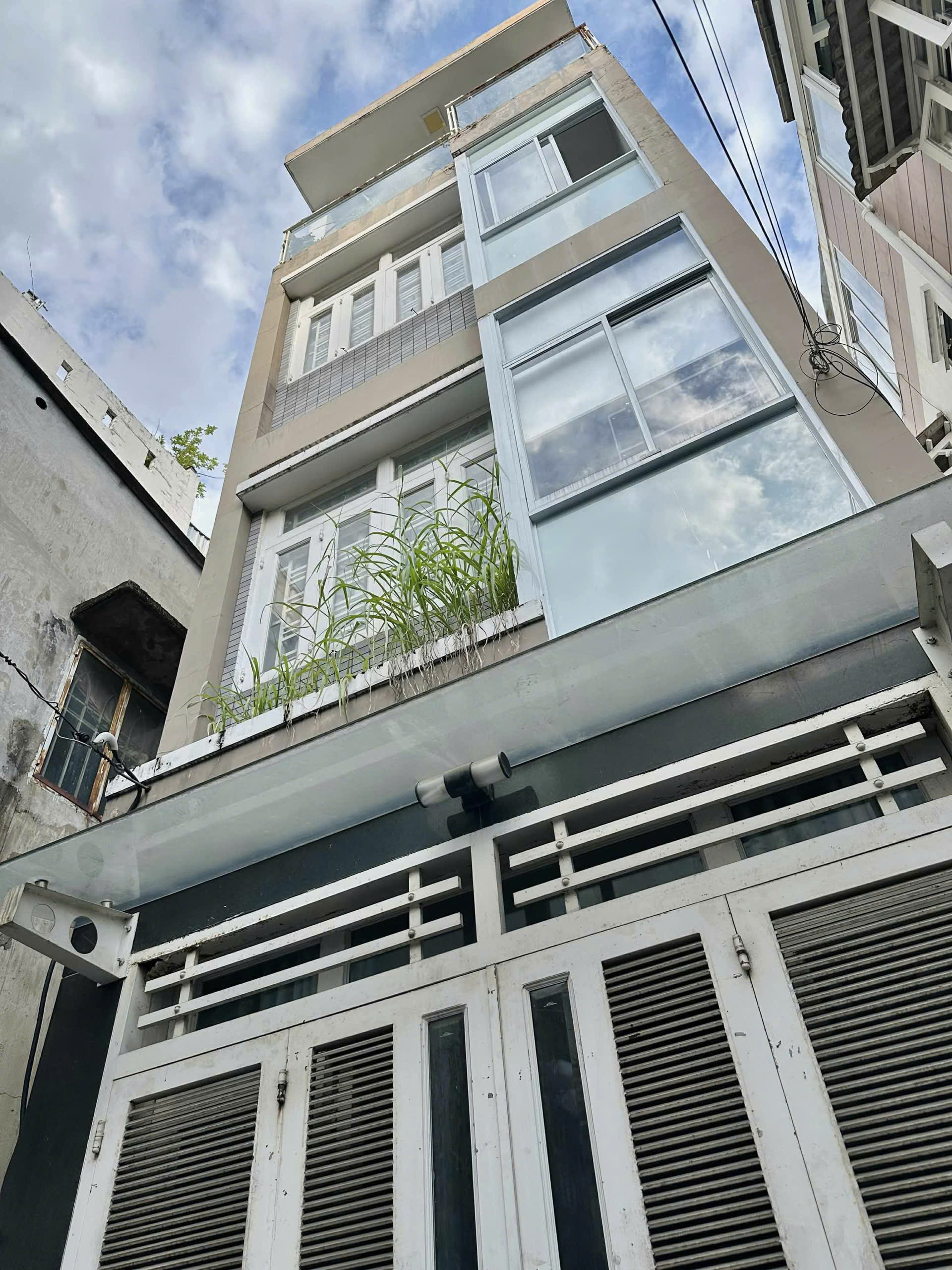 HIẾM - HẺM XE TẢI - DT 25 TR ĐỀU - 40M2 - 4 TẦNG - 5 PN - FULL NT - SÔ A4