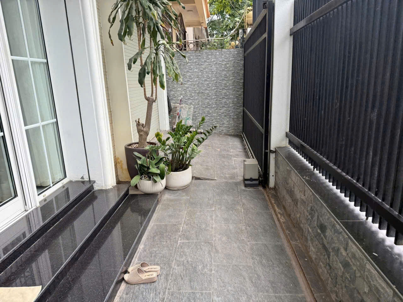 ???? GIẢM SỐC 1,5 TỶ – CHỈ CÒN 37 TỶ! ????
PHÂN LÔ VIP HUỲNH VĂN NGHỆ – Ô TÔ TRÁNH – 2 THOÁNG – VỈA HÈ TRƯỚC SAU