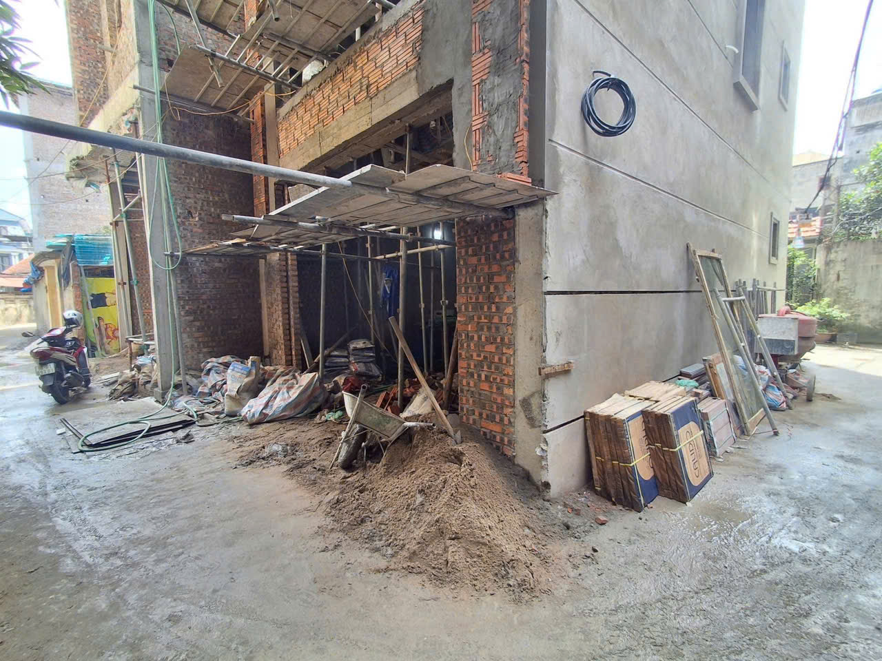 SIÊU PHẨM LÔ GÓC – NỞ HẬU – THANG MÁY – FULL NỘI THẤT – CHỈ 11,66 TỶ! ????
BÁT KHỐI – GẦN AEON MALL – CẦU VĨNH TUY – NGÕ THÔNG – TIỆN ÍCH NGẬP TRÀN