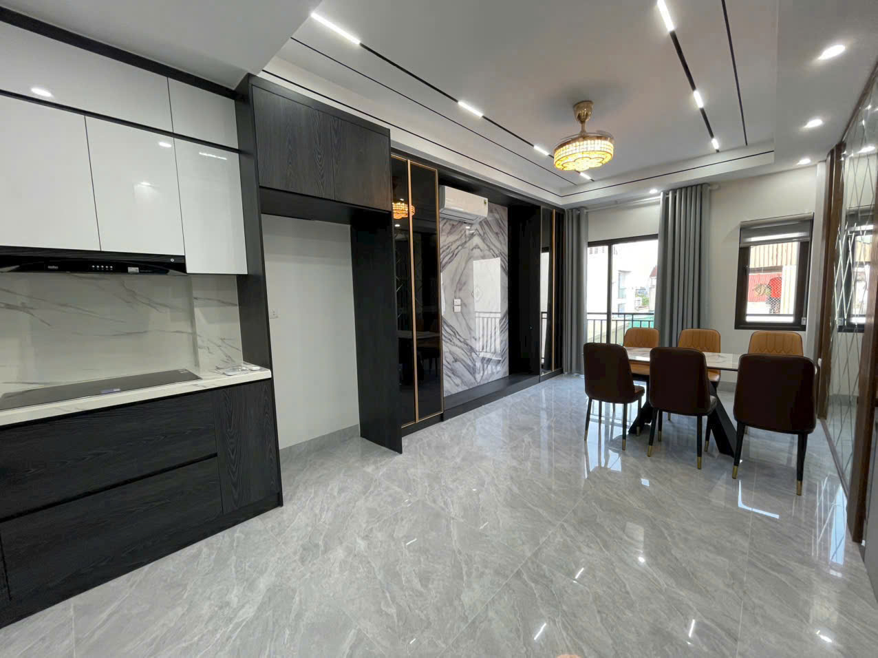 SIÊU PHẨM HOÀNG NHƯ TIẾP – 6 TẦNG THANG MÁY – Ô TÔ ĐỖ CỬA – FULL NỘI THẤT – 12,9 TỶ ????

???? Cách 1 nhà ra mặt ngõ, ô tô thông Hồng Tiến – vị trí kinh doanh online cực đẹp.