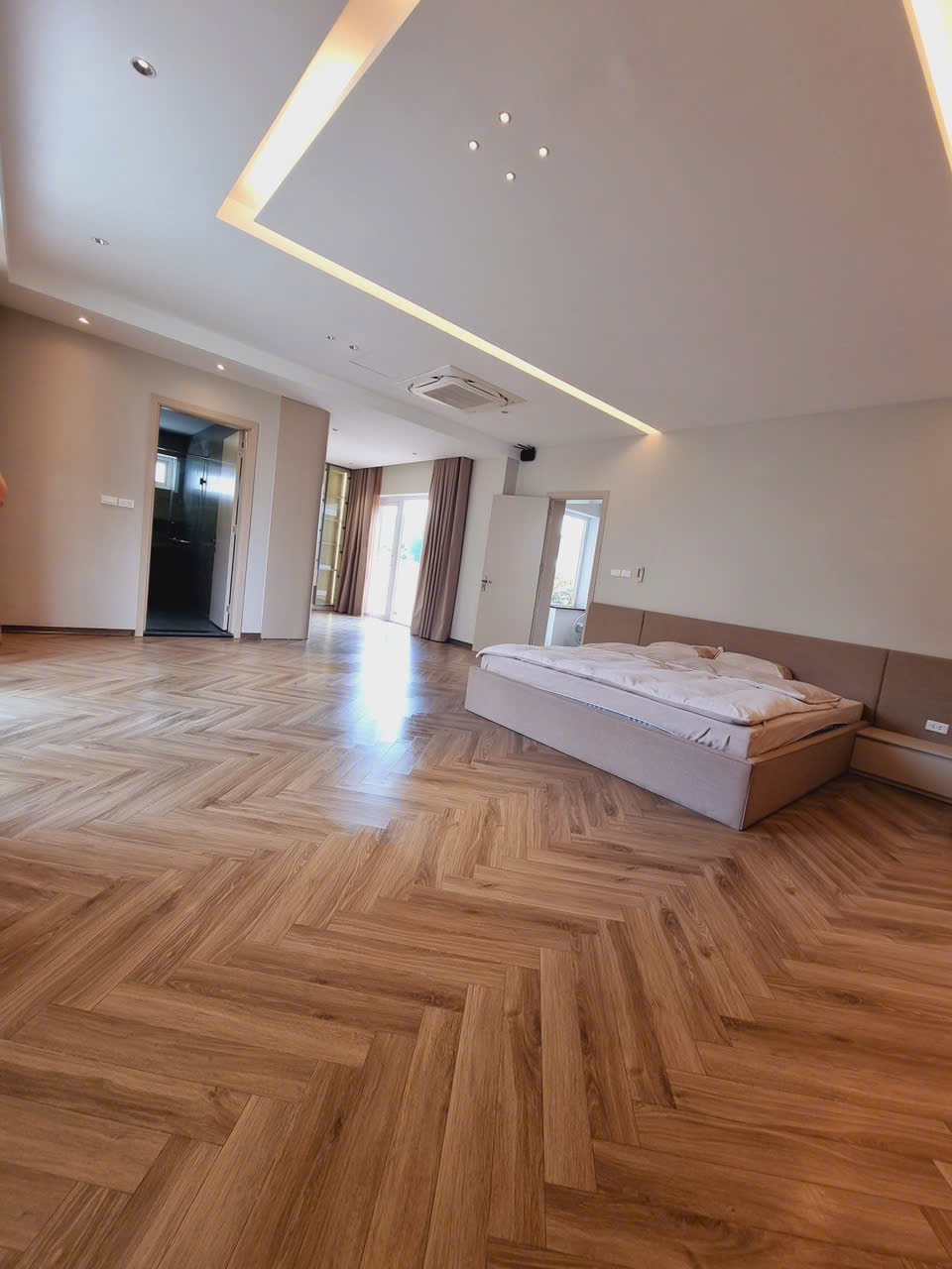 BIỆT THỰ ĐẸP NGỌC THỤY – 313m² – MT 14m – 4 TẦNG – GIÁ 47.5 TỶ ????

???? Vị trí cực đẹp: Ngõ ô tô tránh, thông gần phố, khu vực VIP, thoáng mát, tiện ích ngập tràn, hàng xóm thân thiện.