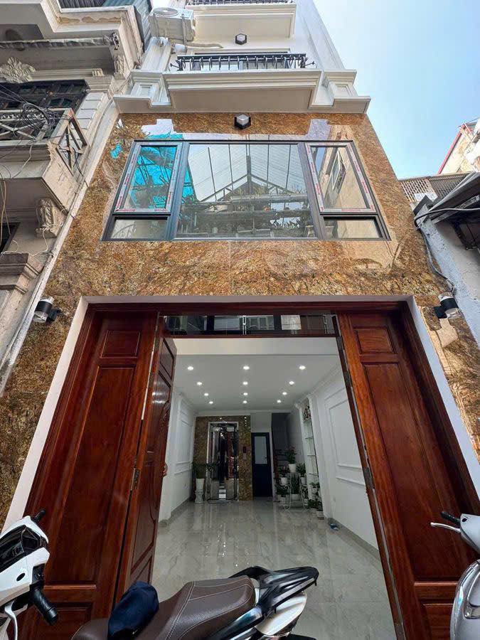 NHÀ NGỌC LÂM 35M2 , 6T THANG MÁY, FULL NỘI THẤT, OTO ĐỖ CỔNG - CHỈ 9.X TỶ