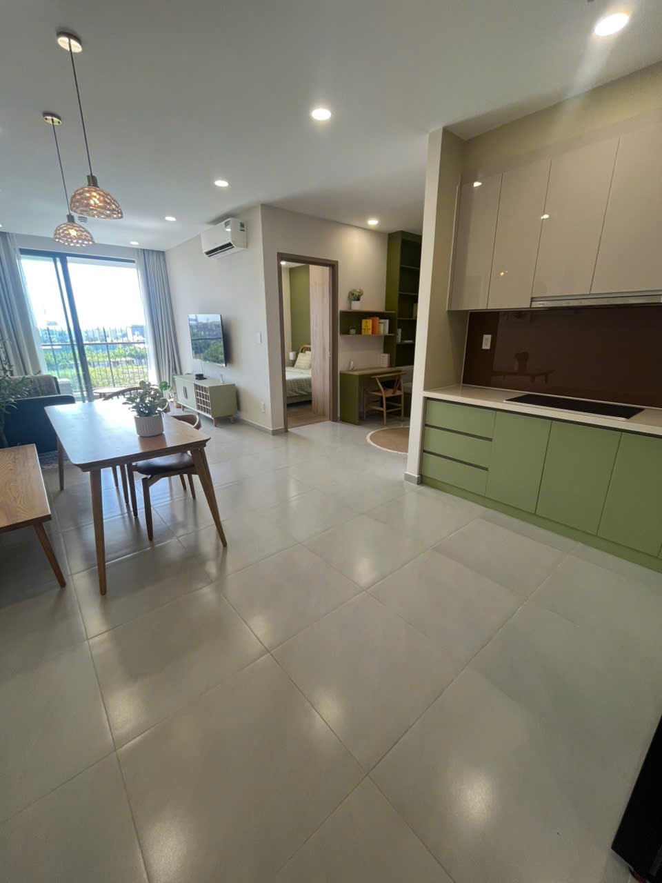 Cho Thuê Ccmn 2 ngủ đẹp thoáng sáng ban công ngõ 113 Thái Thịnh, Đống Đa