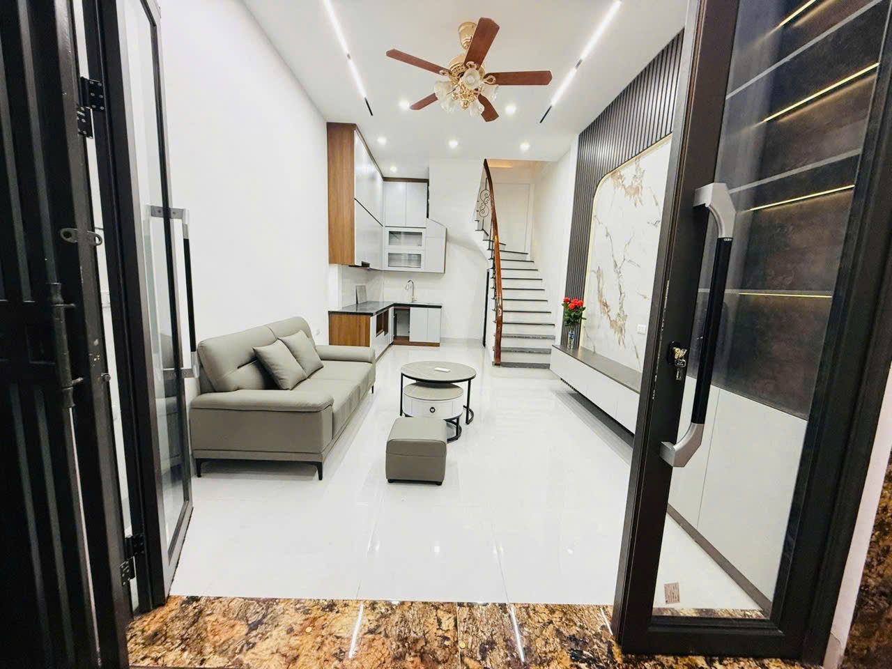 TRUNG TÂM BA ĐÌNH - NGÕ THÔNG TỨ TUNG - 5 TẦNG  DÂN XÂY - NHÀ ĐẸP  -Đê La Thành 30 m, 5 tầng, MT 3.5 m, 7.76 tỷ