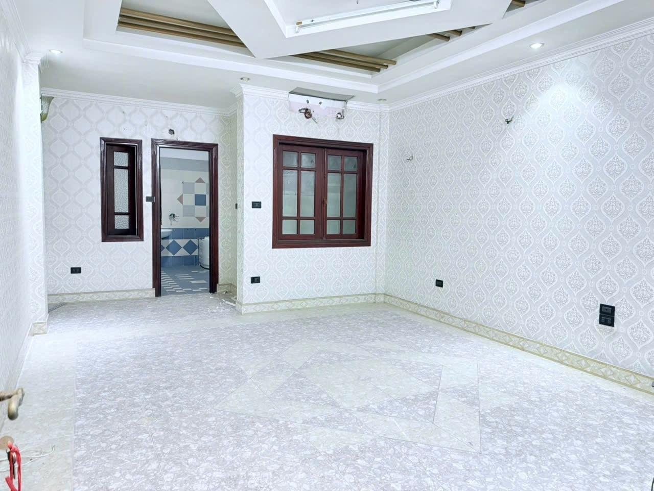 BÁN NHÀ MẶT PHỐ NGUYỄN VĂN CỪ - LONG BIÊN