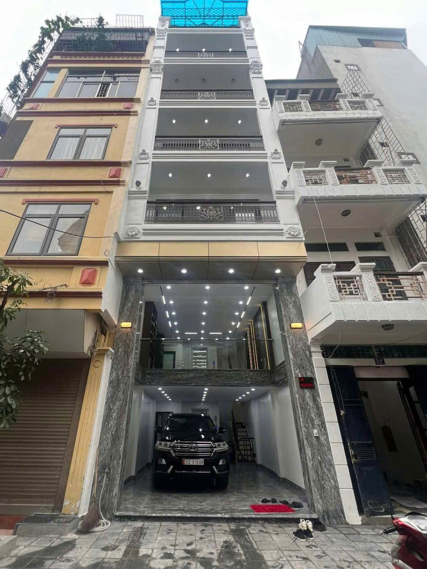 Nhà 7 tầng,  Mặt đường Đỗ Mười - Hoàng Mai 4 làn xe, oto ngủ trong nhà, nhỉnh 14tỷ