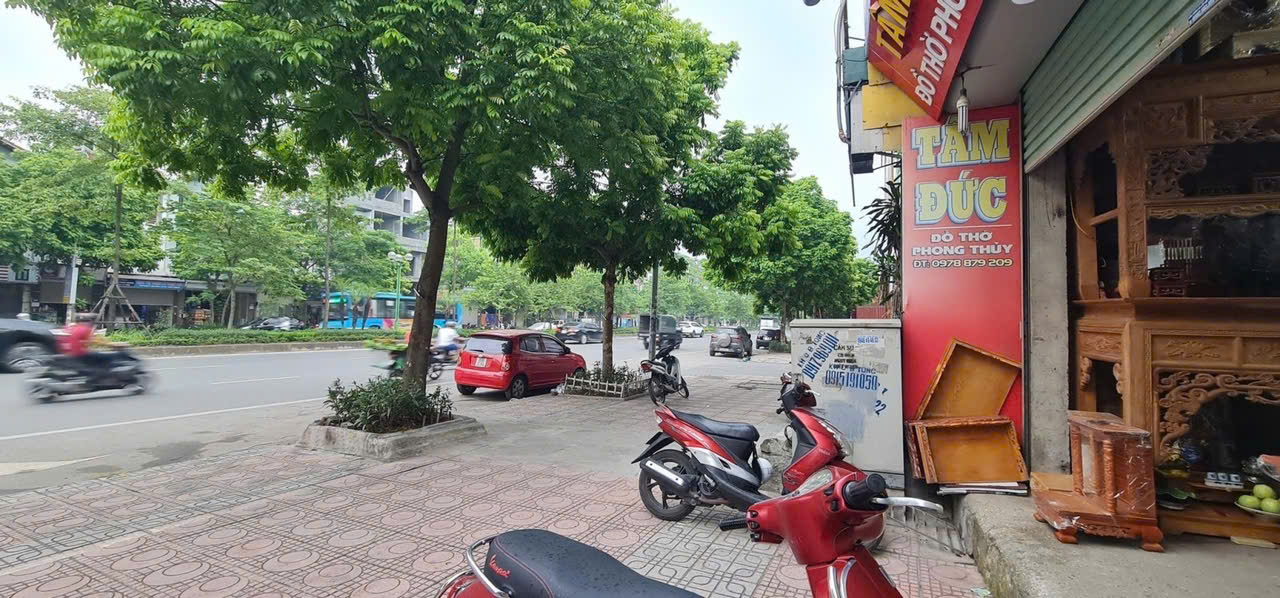 ???? BÁN NHÀ MẶT PHỐ NGÔ GIA TỰ – 2 MẶT NGÕ – VỈA HÈ RỘNG – KINH DOANH ĐỈNH ????
Ngô Gia Tự 173m², MT 3m, giá 33 tỷ – Long Biên