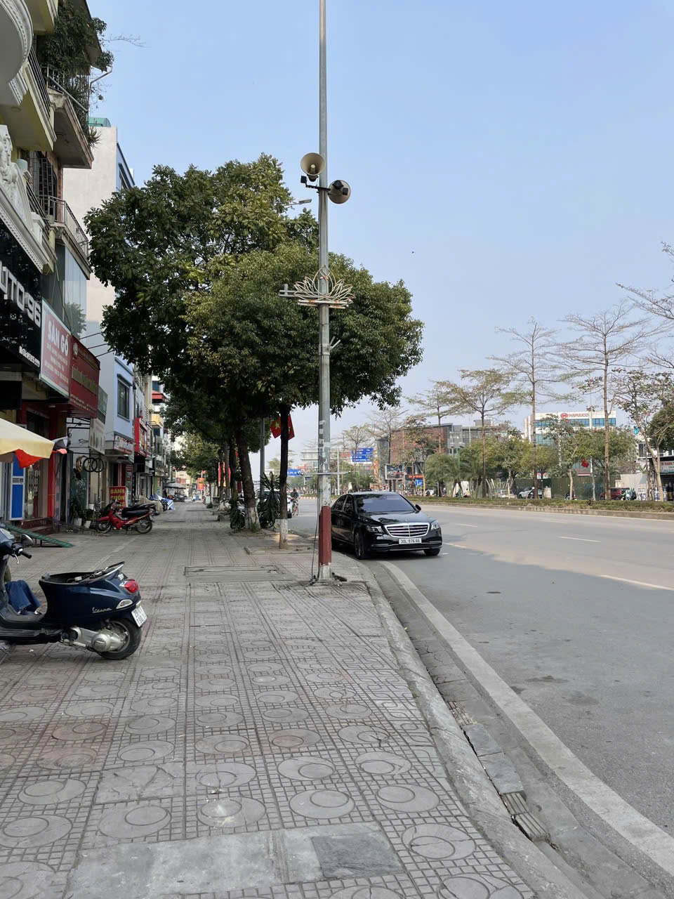 ???? Ô TÔ VÀO NHÀ – MẶT TIỀN KHỦNG 7.5M – BÁN ĐẤT TẶNG NHÀ ????
Ngô Gia Tự 153m² (thực tế gần 180m²), MT 7.5m, giá 15.3 tỷ – Long Biên