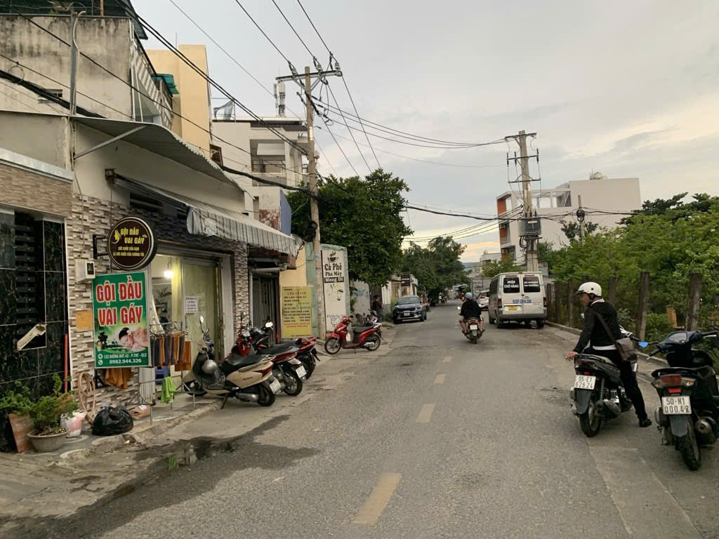 GIÁ TỐT - SÁT MT TÂN HƯNG THUẬN 42 - SỔ RIÊNG - 76m2 - ĐƯỜNG THÔNG - NHÀ MỚI