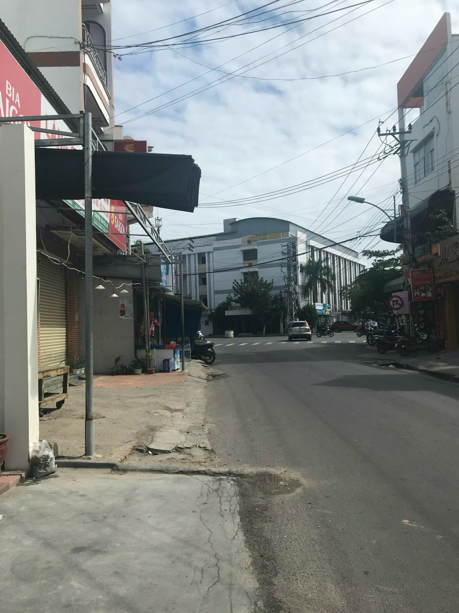 Nhà mặt tiền đường Nguyễn Bỉnh Khiêm Diện tích : 86.3m2 22 tỷ ( thương lượng ) lh Trang