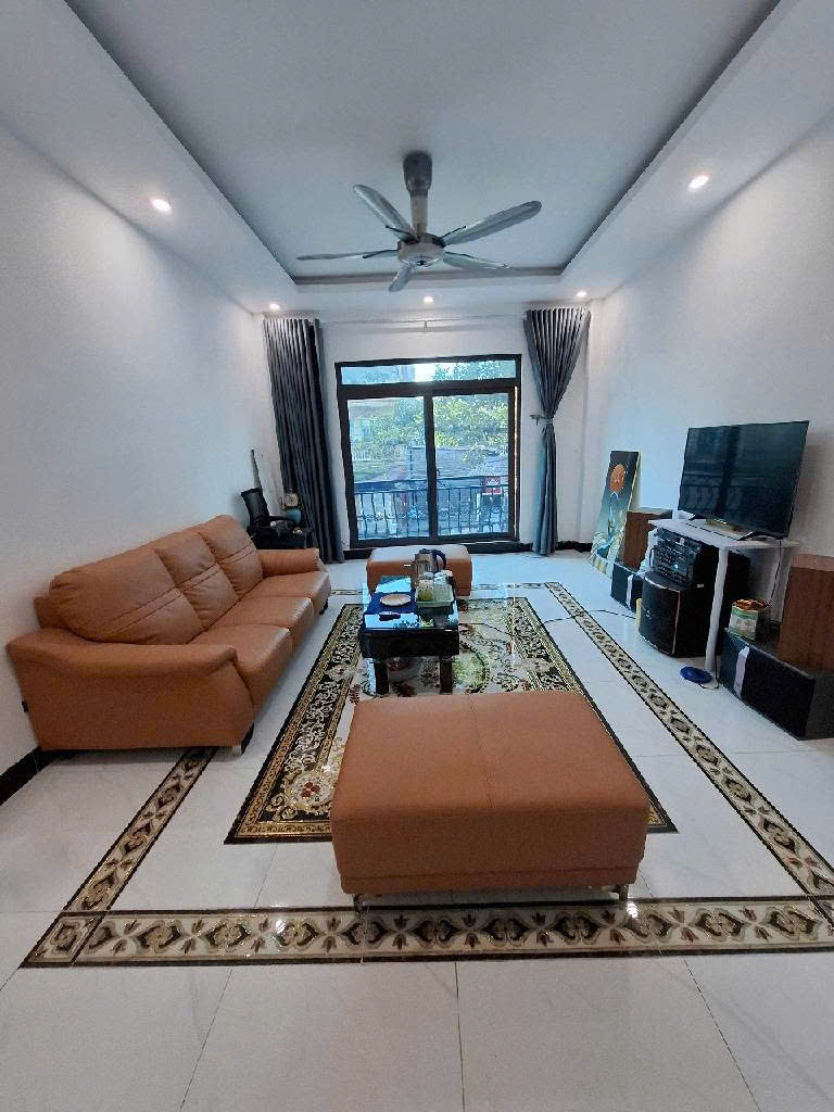 BÍCH HÒA THANH OAI_ 5 TẦNG THANG MÁY_ XE CÔNG QUAY  ĐẦU TRƯỚC CỬA_ VỪA Ở VỪA KINH DOANH